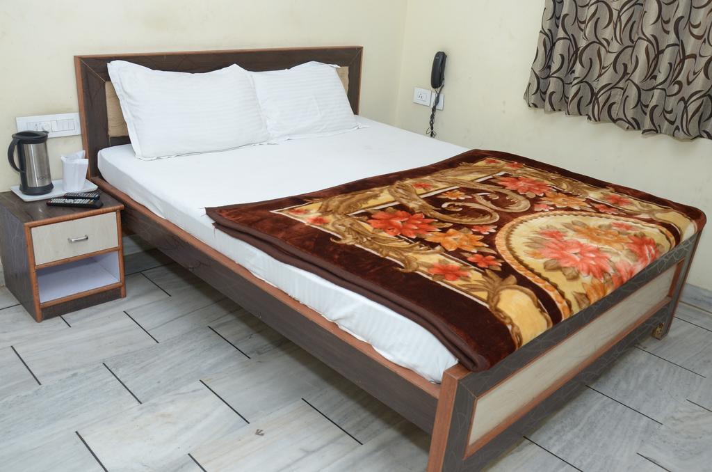 Oyo 15242 Hotel Rathi Palace Džajpur Exteriér fotografie